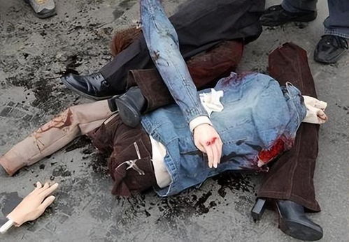 男童骑行遭碾身亡，两个月后家属首次发声和大佬互换身体后我怼翻全场