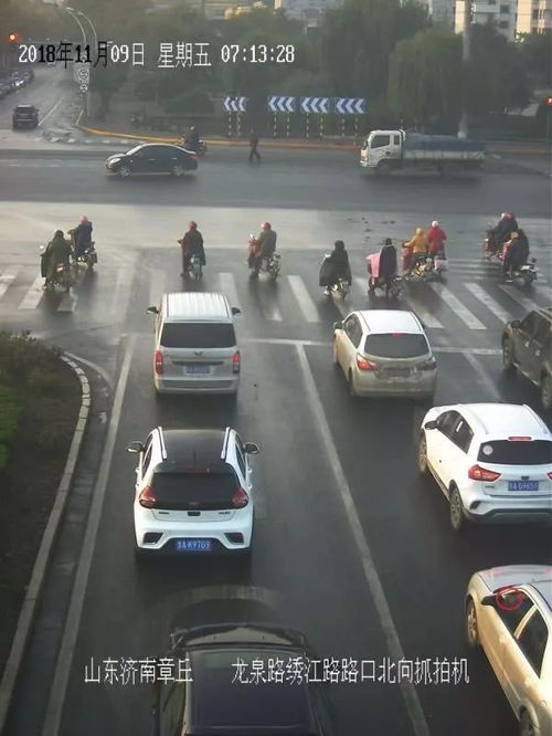 车主高速遇陪跑，双闪告别情深长