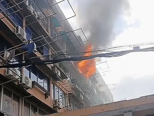 上海虹桥机场廊桥内突发火灾事件