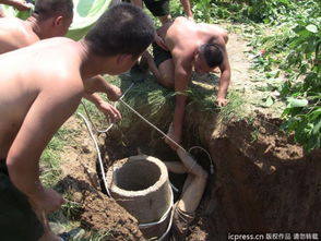 孙子小区内坠井 爷爷施救身亡