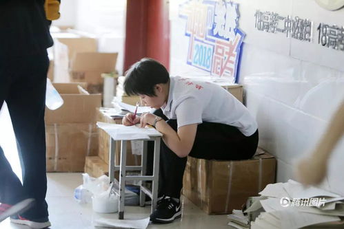 学生自带饭要蹲教室外吃？官方回应