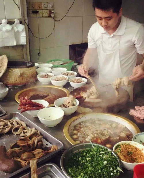 米村拌饭事件，女子称多人用餐后出现上吐下泻症状
