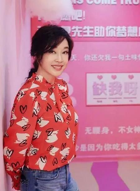 刘晓庆74岁，恋爱之花在岁月中绽放