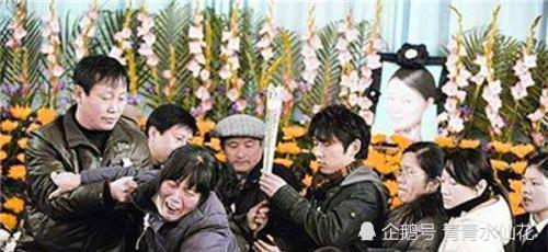 悲痛之河，父亲英勇救女，生命却永远定格