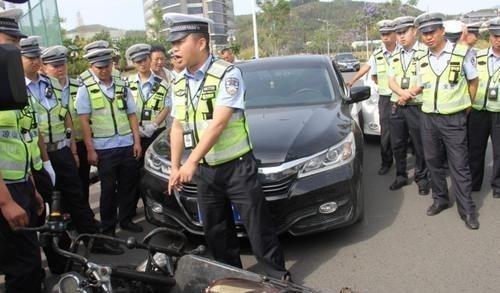 公安部：迅速查明珠海驾车撞人案情_