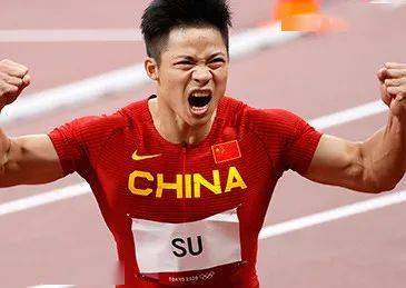 苏炳添晒雷军送的小米SU7_小米签约苏炳添多少钱