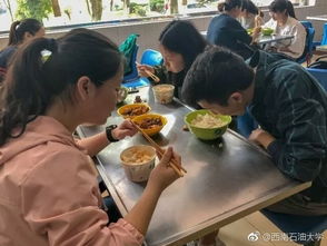 高校连续10年组织师生下湖捞鱼_四川一高校捞5000斤鱼给教职工当年货