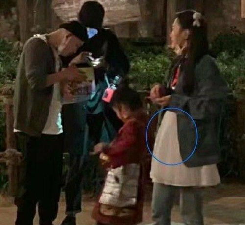 包文婧二胎孕肚曝光