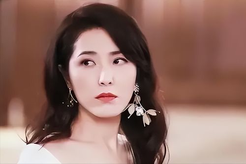 曾黎不愧是把张柏芝迷住的女人