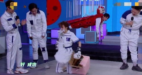 何炅拥抱谢娜摸头擦眼泪