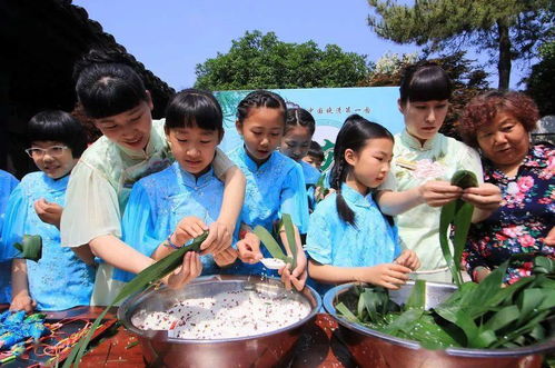 假期动物园内动物已吃出“工伤”