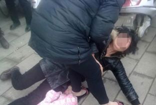 32周孕妇坐电梯突然失去意识摔倒