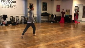 哈体院学生踩高跷冰鞋跳舞 哈体院学生踩高跷冰鞋跳舞