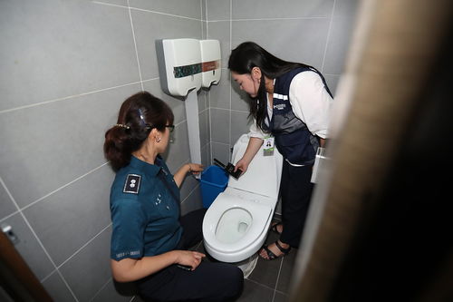高校女厕疑有摄像头 事件真相尚未明了婚有七年之痒