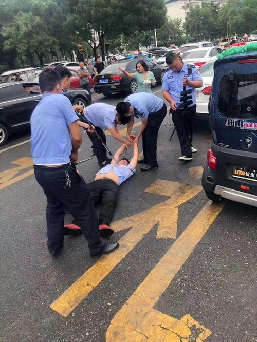 男子为讹钱将女儿抛向货车致身亡