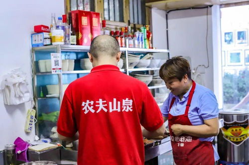 62岁马景涛近况曝光 小肚腩明显