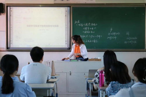 杭师大教授课堂朗诵《将进酒》走红