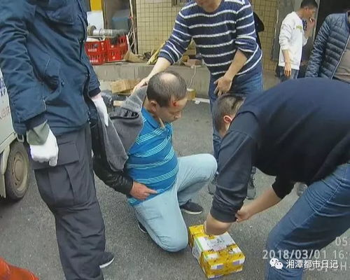 男子帮人运800万现金 半路卷款逃跑