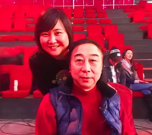 贾玲出席冯巩67岁寿宴