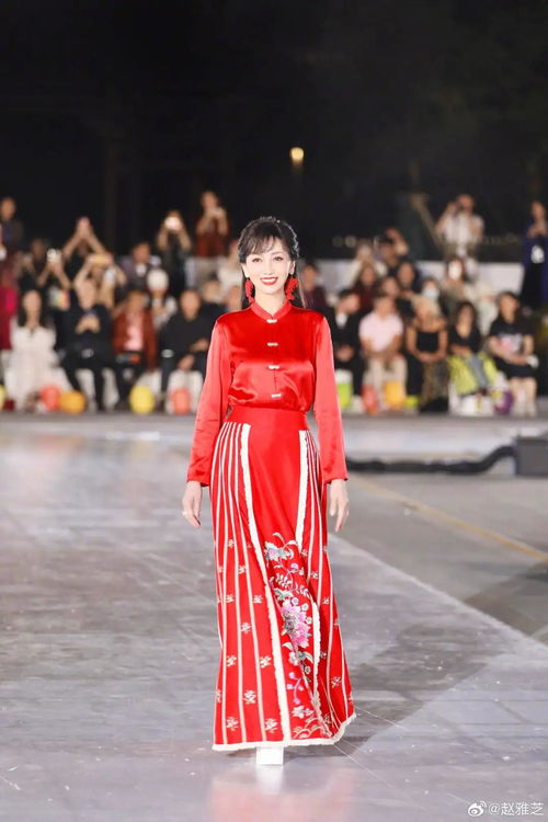 礼仪小姐身穿马面裙 冰场刮起中国风