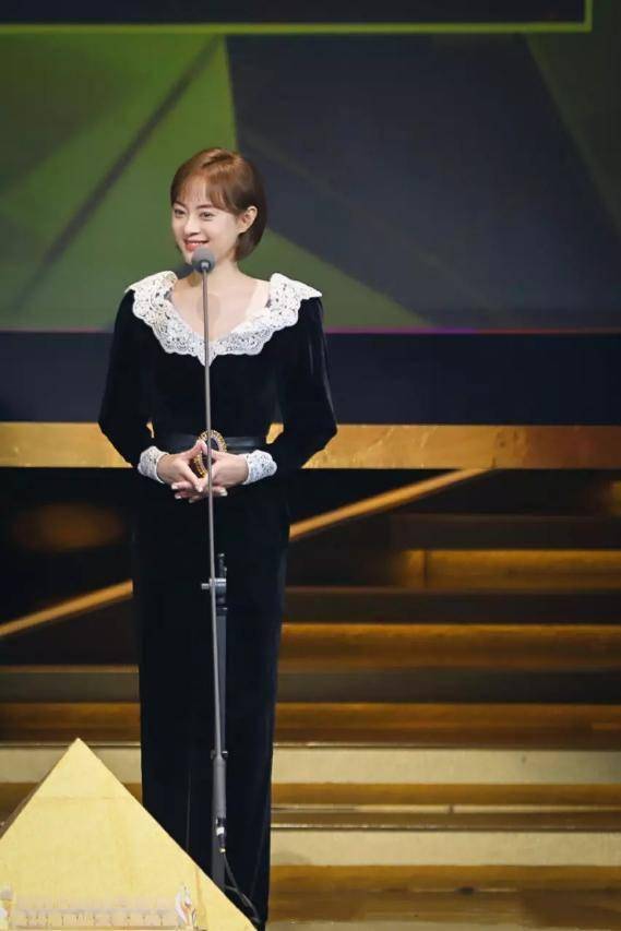 56岁杨澜状态太好 出席晚宴超惊艳