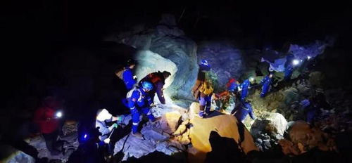 男子带娃登山身亡 孩子以为是睡着