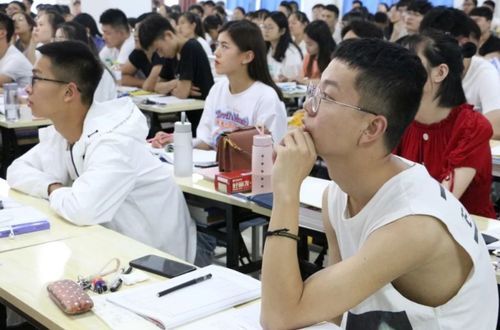 男孩放弃二本上大专学烹饪