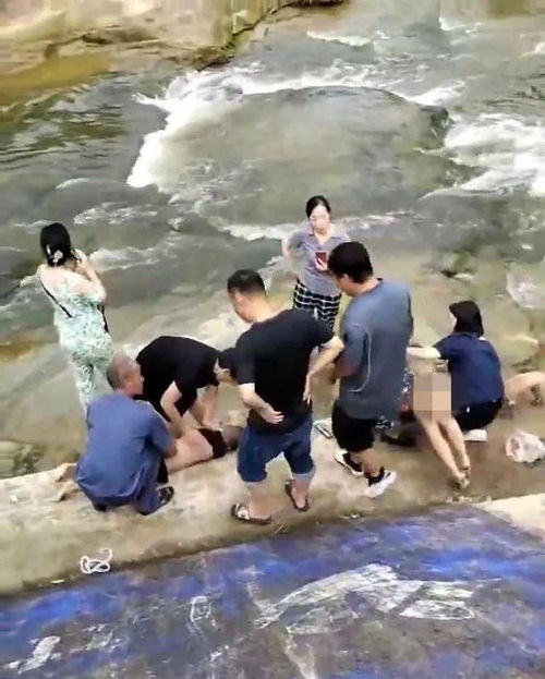 2岁孩童泳池溺水 湖南大哥出手相救