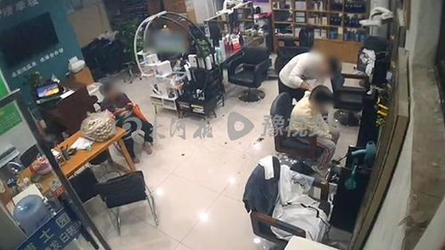 理发师给女孩擦碎发时被指猥亵